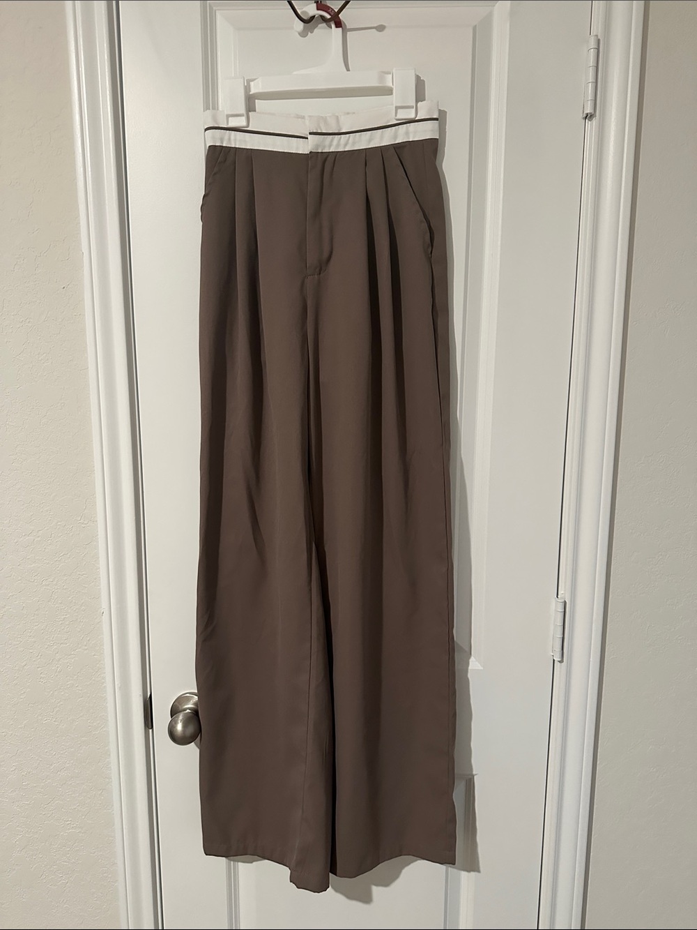 Wide-Leg Pants in Brown with Contrast Waistband